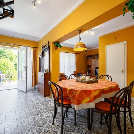 By Interhome * バラトンレッレ